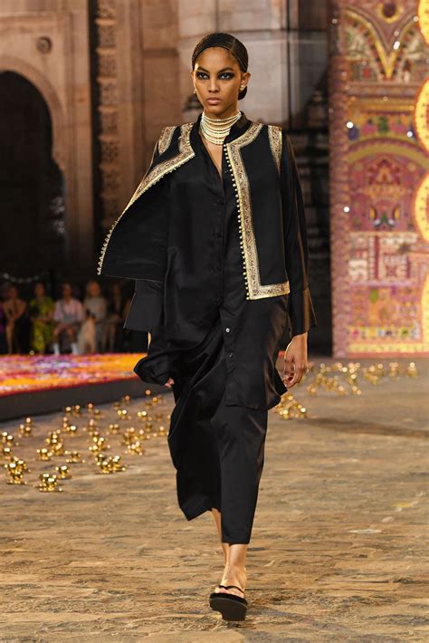 dior mumbai|Dior fall 2023 Mumbai.